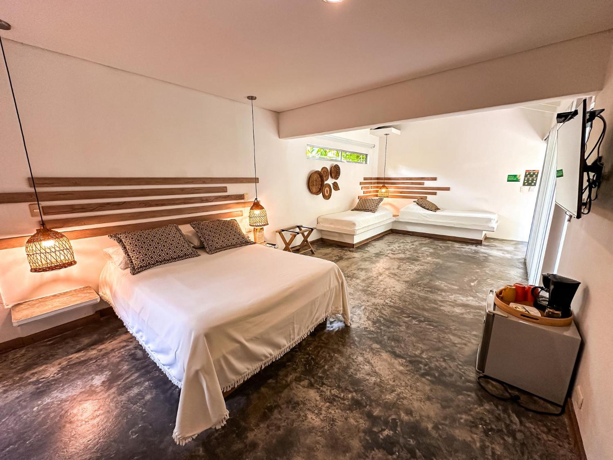 Colores Ecoparque Hotel 4*